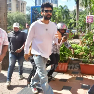 Картик Арьян