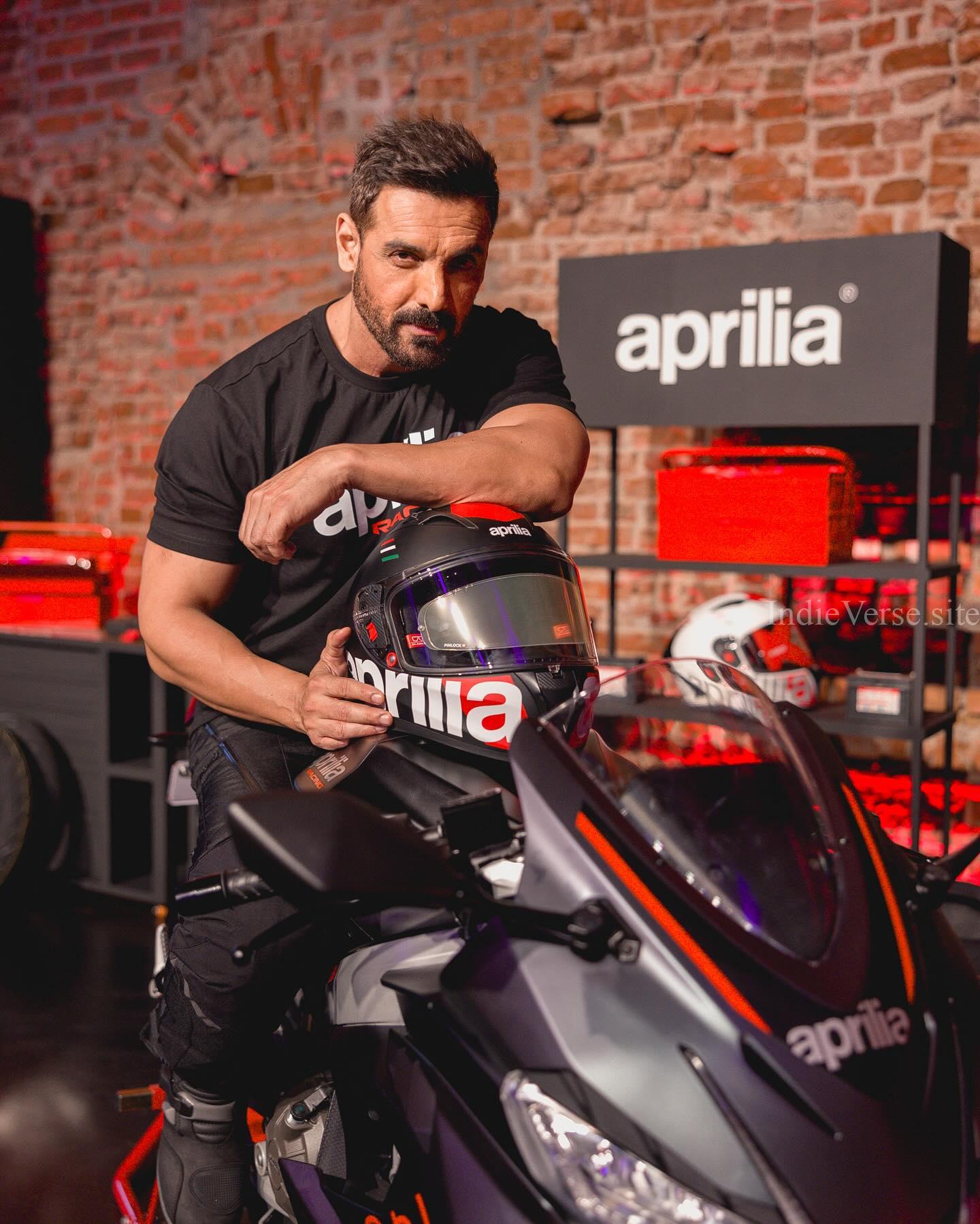 Джон Абрахам