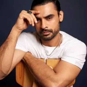 Товино Томас