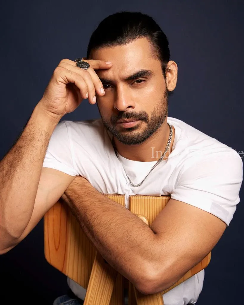 Товино Томас