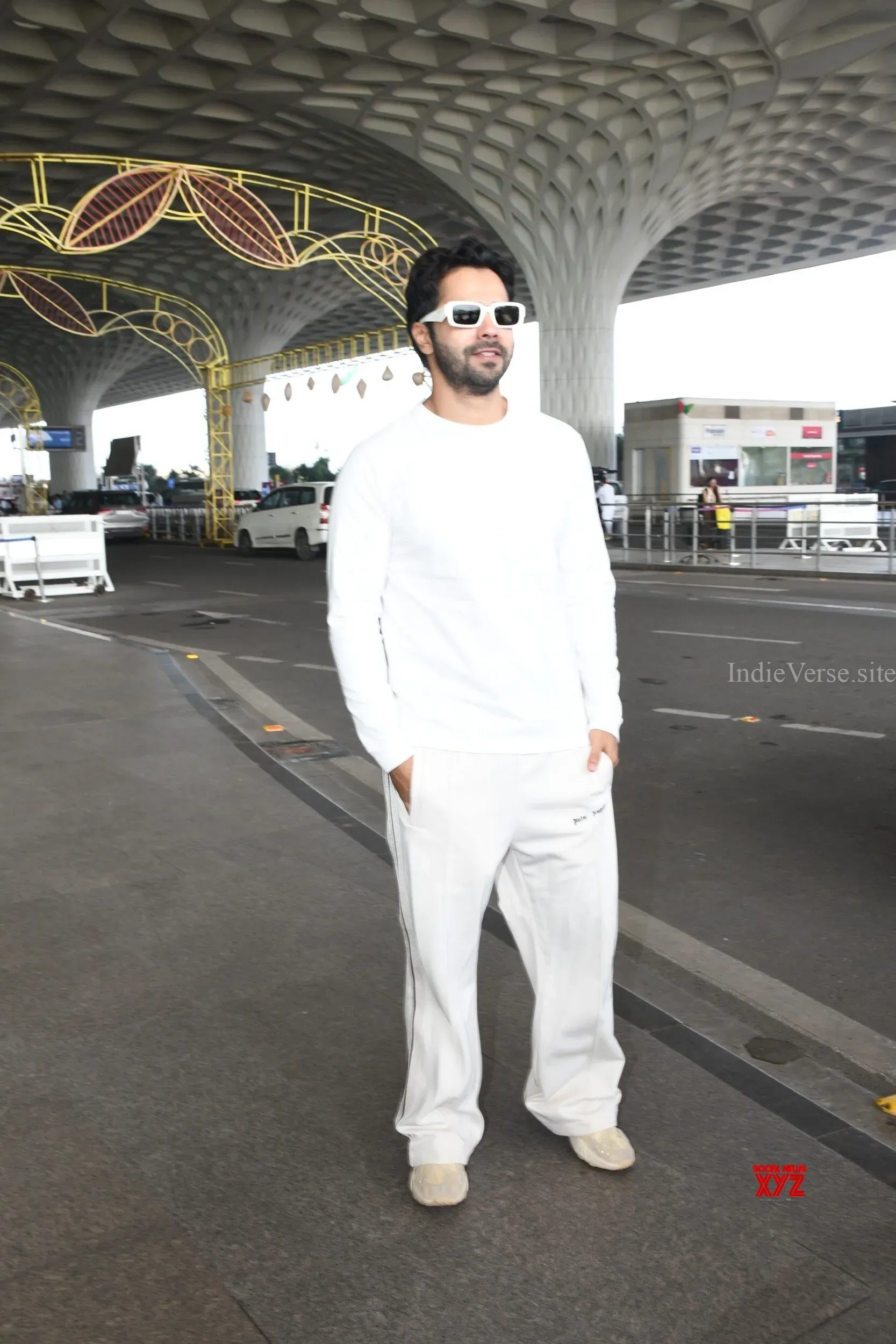 Звезды возле аэропорта