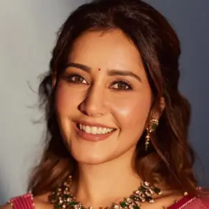 Раши Кханна