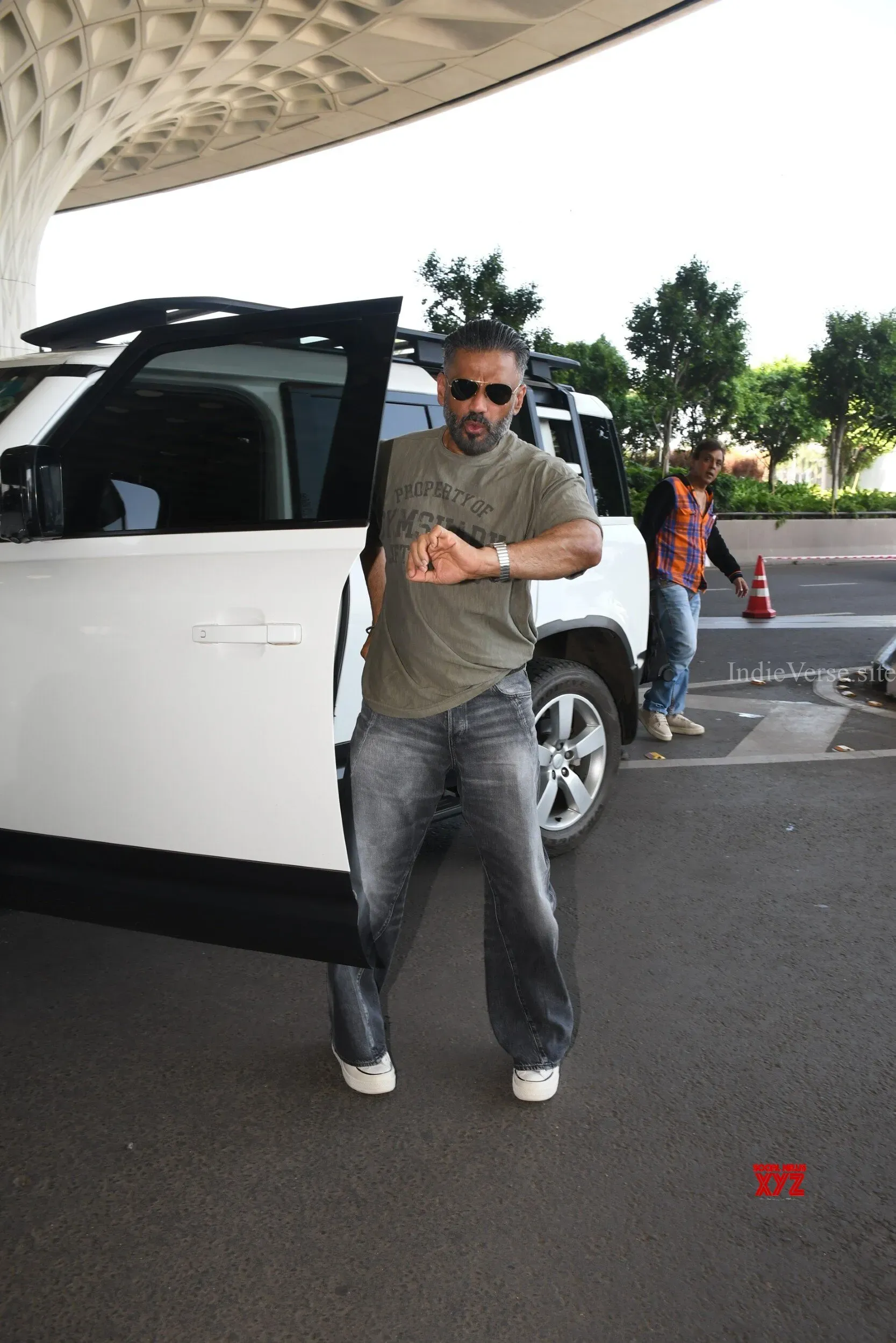 Звезды возле аэропорта