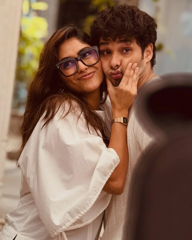 Сидхант Чаттурведи и Мрунал Тхакур