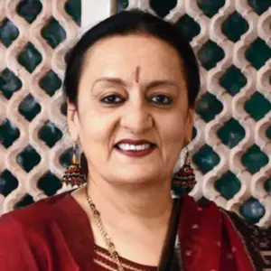 Долли Ахлувалиа