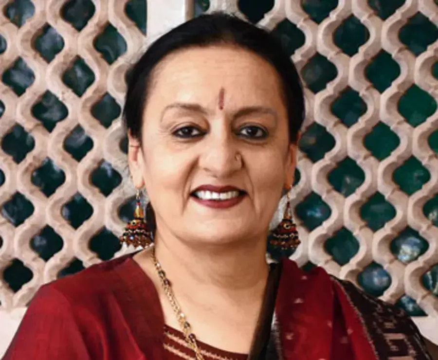 Долли Ахлувалиа