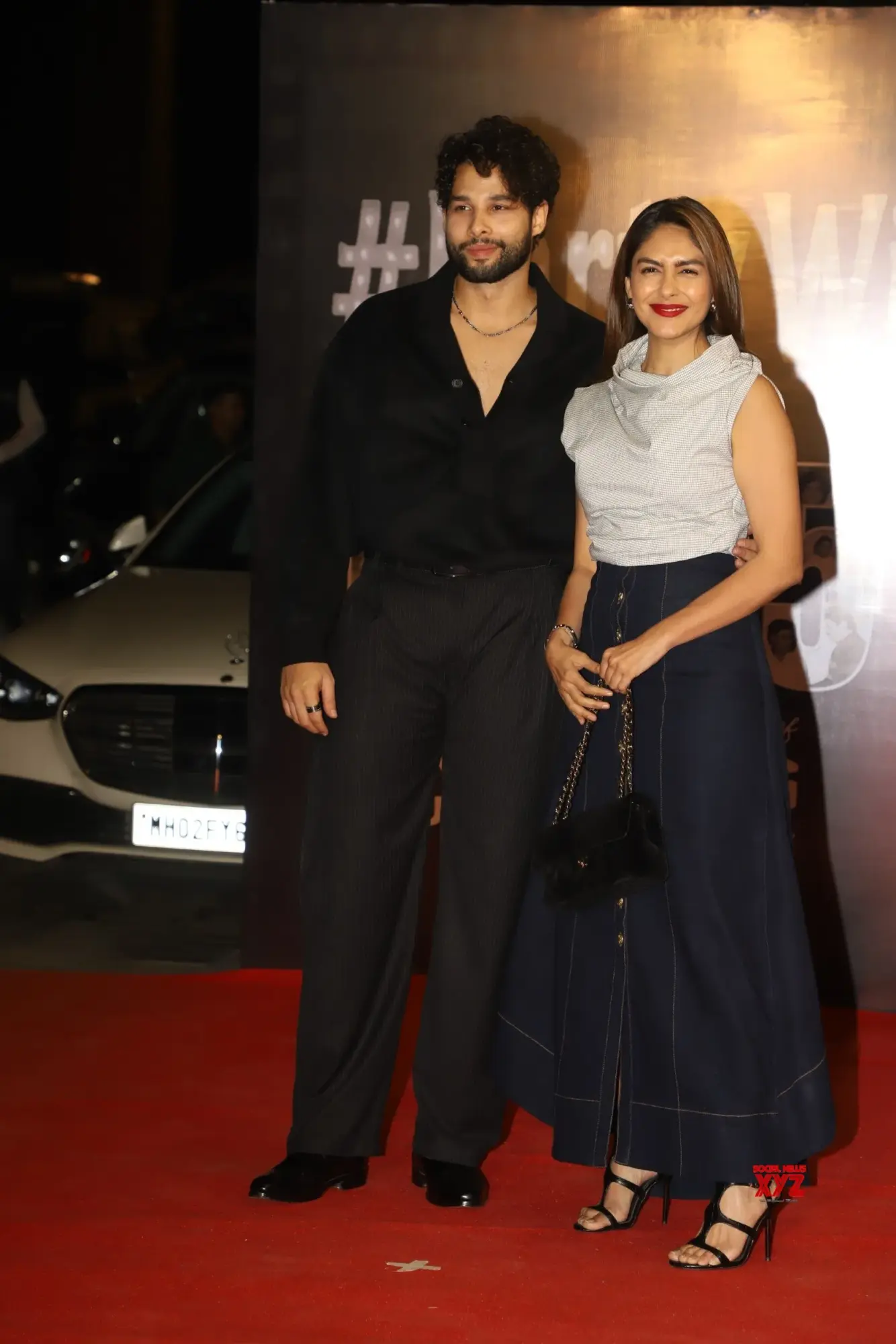 Сидхант Чатурведи и Мрунал Тхакур