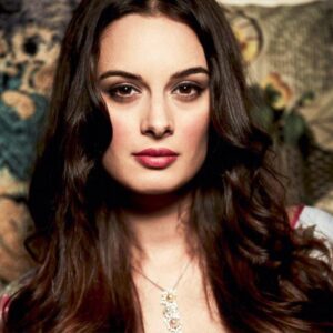 Эвелин Шарма