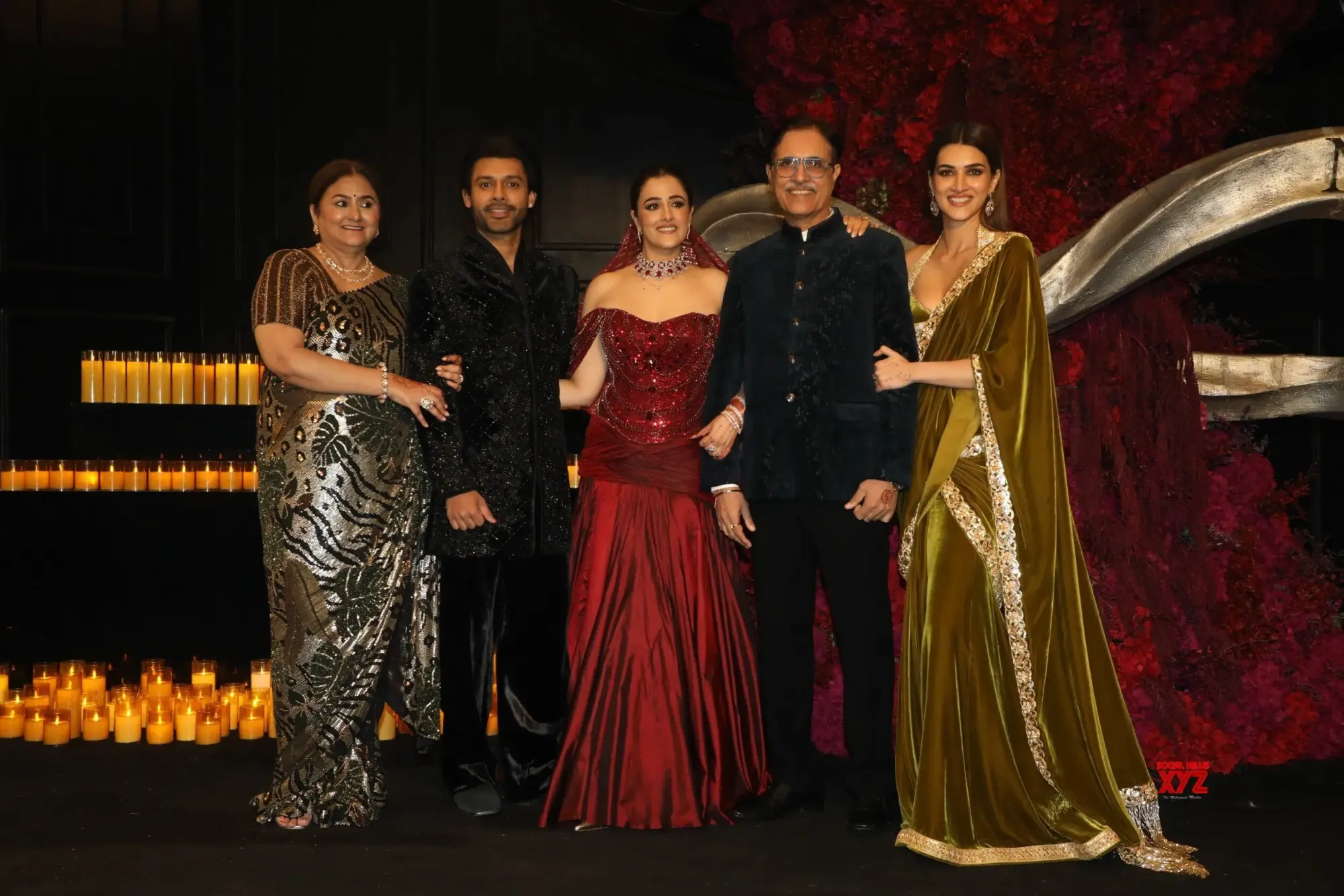 Звезды на свадебном приеме Нупур Санон