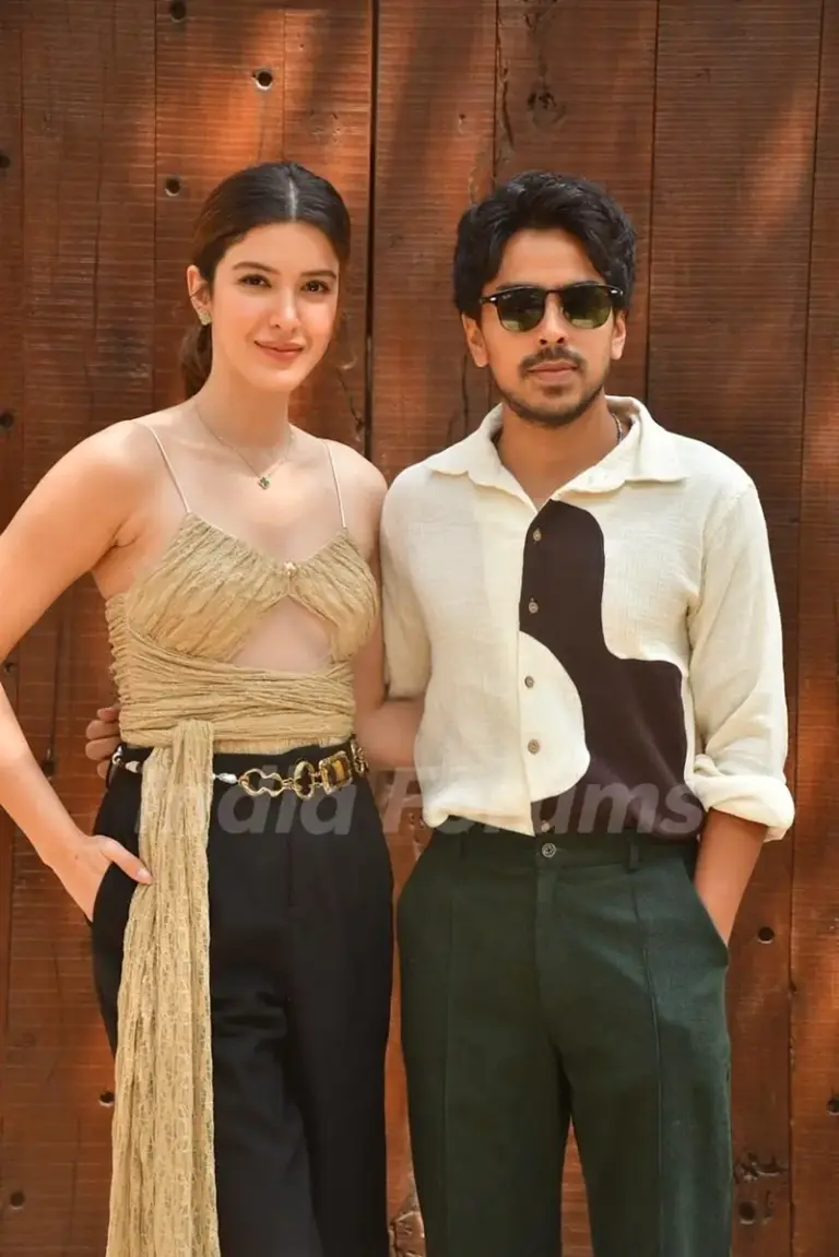 Адарш и Шаная продвигают Tu Yaa Main