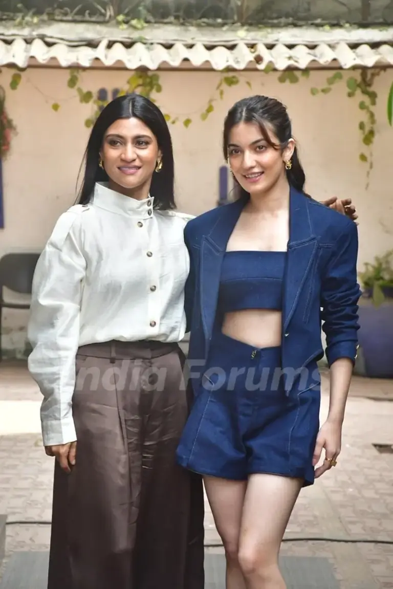 Конкона и Пратибха продвигают предстоящий фильм Accused