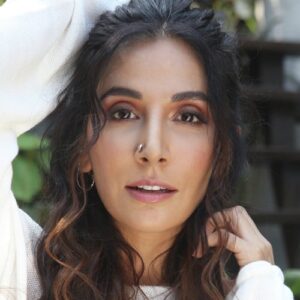 Моника Догра